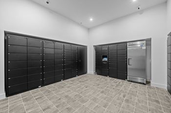 Parcel locker room with cold storage